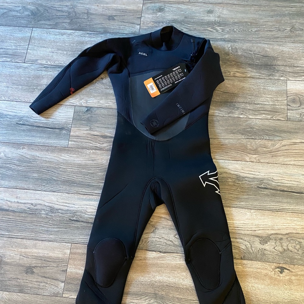 Xcel Infiniti 4/3 M/L. New with tags.